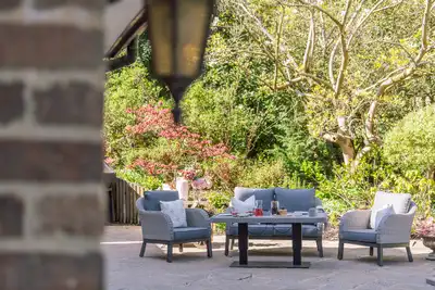 Chillington 4-Seat Lounge Set Adjustable Table - (Anthracite) - image 9