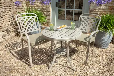 Hartman Berkeley Round Bistro Set - image 3
