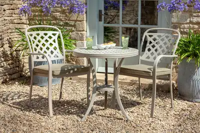 Hartman Berkeley Round Bistro Set